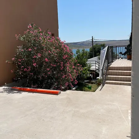 House Valerija Апартаменты Рованьска